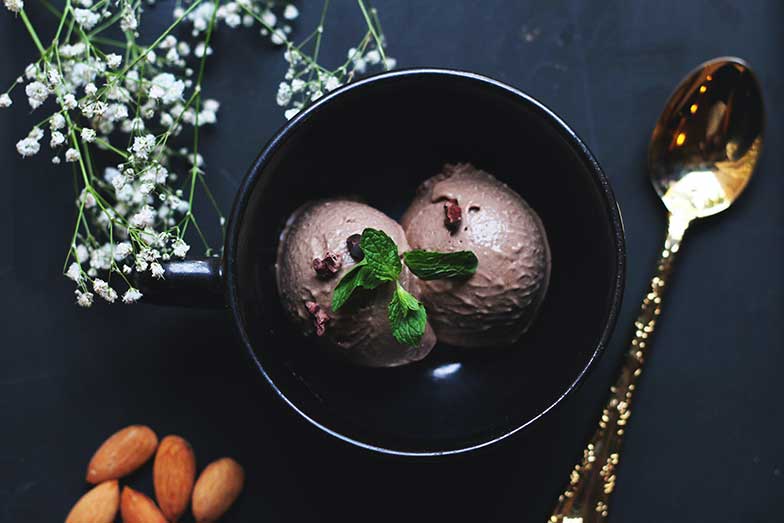 LACREM SA, spécialiste de la production et de la vente de glaces, gâteaux et pâtisseries